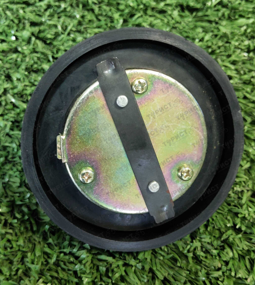 КРЫШКА БЕНЗОБАКА УРАЛ с ключом